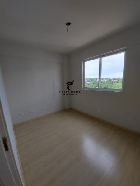 Tirane, jepet me qera zyre Kati 1, 40 m² 750 € (21 DHJETORI)