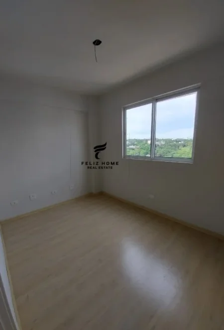 Tirane, jepet me qera zyre Kati 1, 40 m² 750 € (21 DHJETORI)