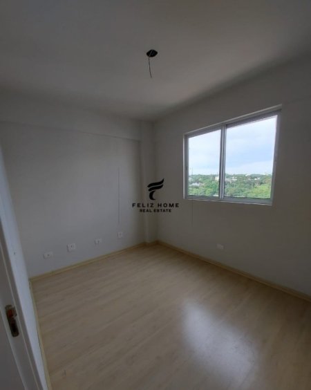 Tirane, jepet me qera zyre Kati 1, 40 m² 750 € (21 DHJETORI)