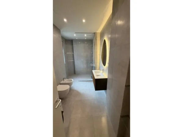 Tirane, jepet me qera apartament 2+1+2+POST PARKIMI , Kati 3, 117 m² 1.500 € (Liqeni i Thate , Green Valley)