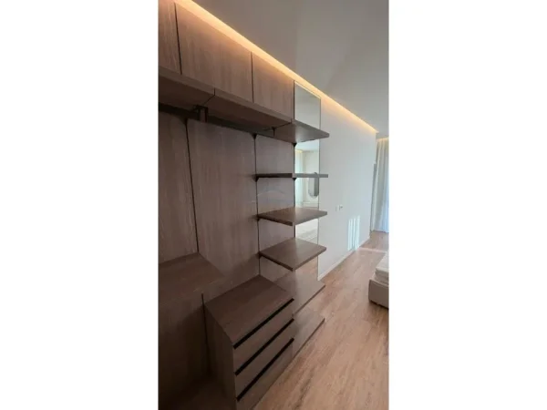 Tirane, jepet me qera apartament 2+1+2+POST PARKIMI , Kati 3, 117 m² 1.500 € (Liqeni i Thate , Green Valley)