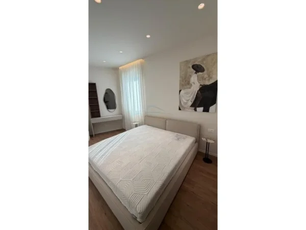 Tirane, jepet me qera apartament 2+1+2+POST PARKIMI , Kati 3, 117 m² 1.500 € (Liqeni i Thate , Green Valley)