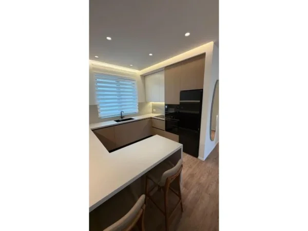 Tirane, jepet me qera apartament 2+1+2+POST PARKIMI , Kati 3, 117 m² 1.500 € (Liqeni i Thate , Green Valley)