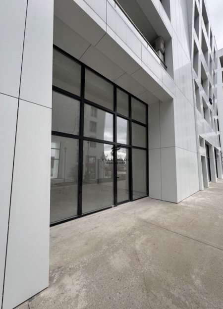 Tirane, jepet me qera dyqan Kati 0, 91 m² 1.500 € (PORCELAN)