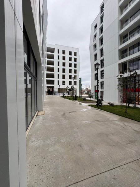 Tirane, jepet me qera dyqan Kati 0, 86 m² 1.450 € (PORCELAN)