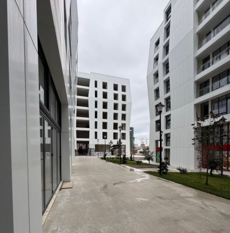 Tirane, jepet me qera dyqan Kati 0, 86 m² 1.450 € (PORCELAN)