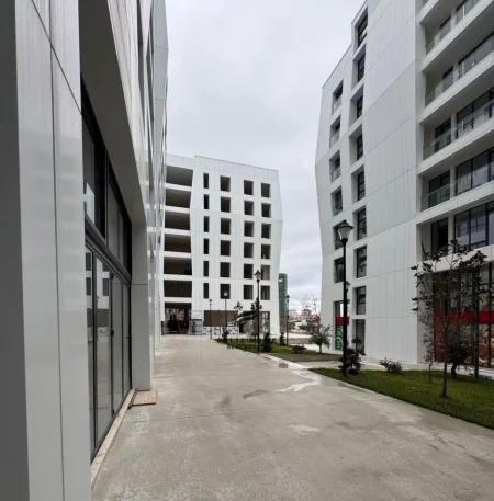 Tirane, jepet me qera dyqan Kati 0, 86 m² 1.450 € (PORCELAN)