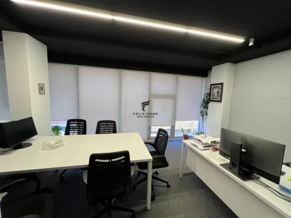 Tirane, jepet me qera zyre Kati 2, 75 m² 1.100 € (PAZARI I RI)