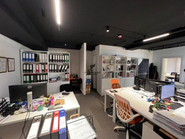 Tirane, jepet me qera zyre Kati 2, 75 m² 1.100 € (PAZARI I RI)