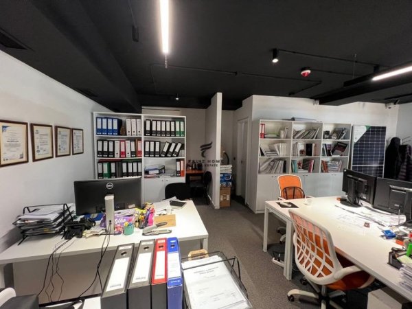 Tirane, jepet me qera zyre Kati 2, 75 m² 1.100 € (PAZARI I RI)