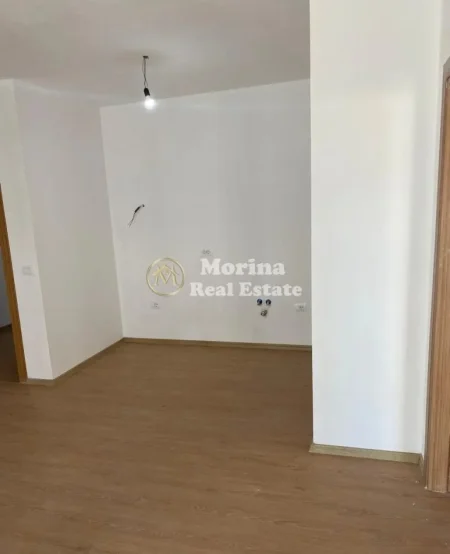 Tirane, shitet apartament 1+1 Kati 4, 85 m² 130.000 € (Rruga 5 Maji)
