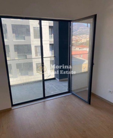 Tirane, shitet apartament 1+1 Kati 4, 85 m² 130.000 € (Rruga 5 Maji)