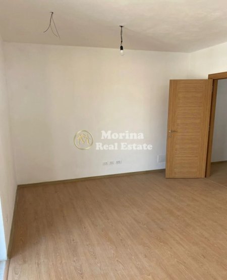 Tirane, shitet apartament 1+1 Kati 4, 85 m² 130.000 € (Rruga 5 Maji)