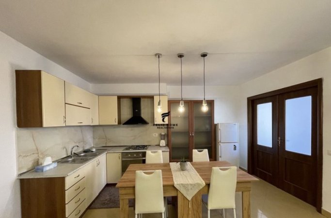 Tirane, jepet me qera apartament 2+1 Kati 4, 83 m² 750 € (QENDER)