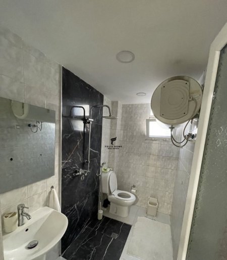 Tirane, jepet me qera apartament 2+1 Kati 4, 83 m² 750 € (QENDER)