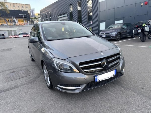 Durres, shitet makine Mercedez benz b-180 Nafte, gri e erret automatik Kondicioner 9.300 €