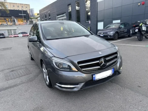 Durres, shitet makine Mercedez benz b-180 Nafte, gri e erret automatik Kondicioner 9.300 €
