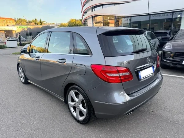Durres, shitet makine Mercedez benz b-180 Nafte, gri e erret automatik Kondicioner 9.300 €