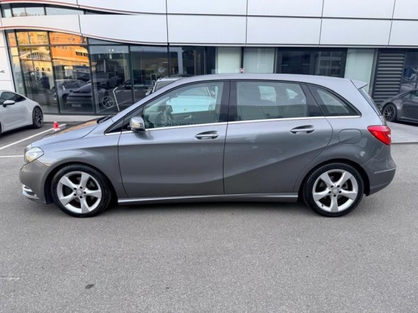 Durres, shitet makine Mercedez benz b-180 Nafte, gri e erret automatik Kondicioner 9.300 €