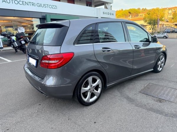 Durres, shitet makine Mercedez benz b-180 Nafte, gri e erret automatik Kondicioner 9.300 €