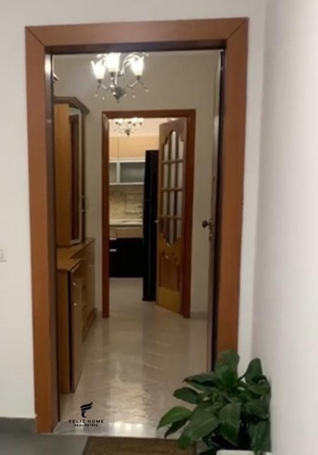 Tirane, jepet me qera apartament 2+1 Kati 5, 115 m² 850 € (PALLATI ME SHIGJETA)