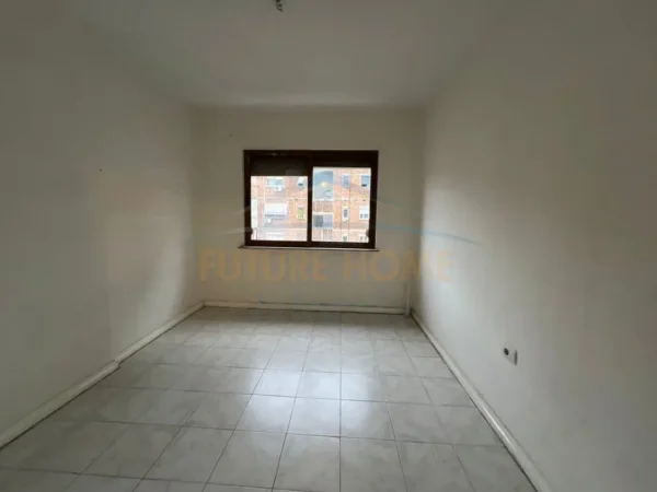 Tirane, shitet apartament 2+1 Kati 4, 70 m² 168.000 € (ISH EKSPOZITA)