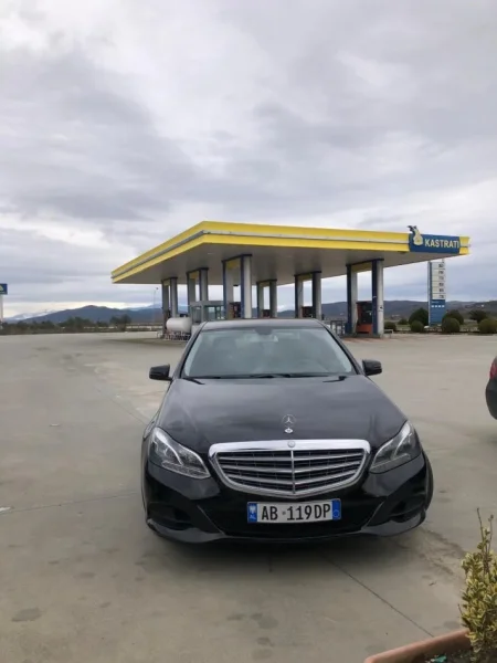 Peqin, shitet makine Mercedes Benz Nafte, e zeze automatik Kondicioner 12.000 €