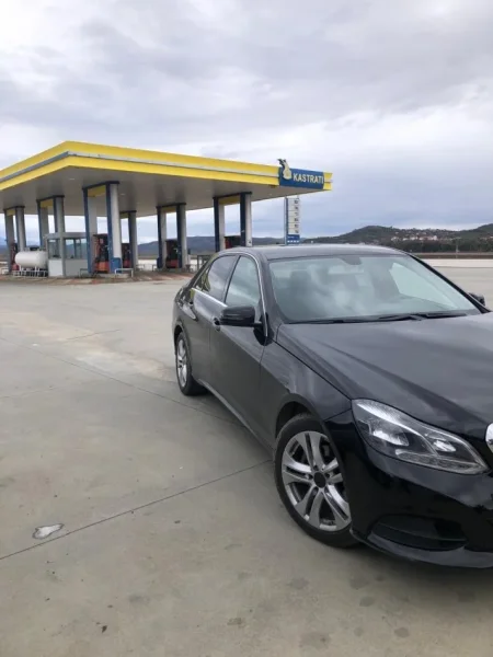 Peqin, shitet makine Mercedes Benz Nafte, e zeze automatik Kondicioner 12.000 €