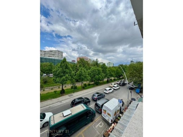 Tirane, jepet me qera ambjent biznesi Kati 1, 68 m² 750 € (Vasil Shanto)