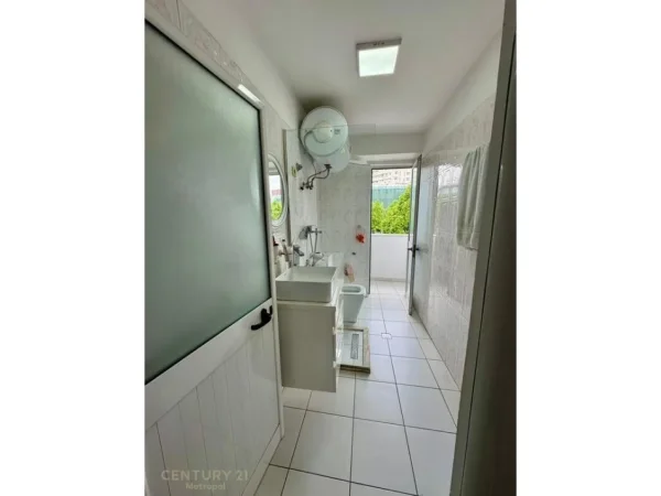 Tirane, jepet me qera ambjent biznesi Kati 1, 68 m² 750 € (Vasil Shanto)