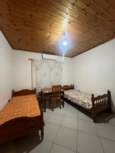 Tirane, jepet me qera apartament 1+1+Ballkon Kati 3, 52 m² 400 € (Komuna e Parisit)