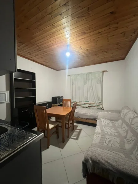 Tirane, jepet me qera apartament 1+1+Ballkon Kati 3, 52 m² 400 € (Komuna e Parisit)