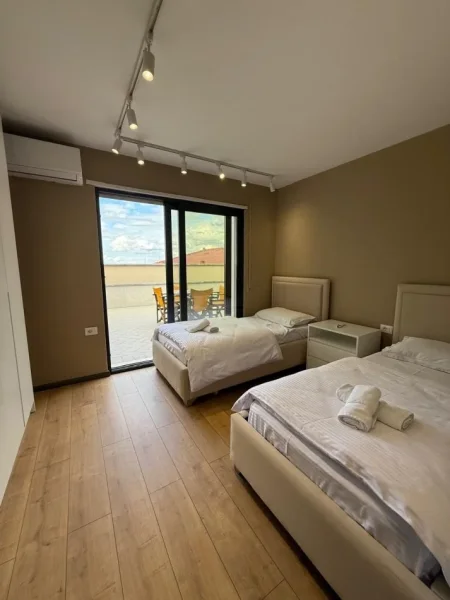 Tirane, shitet 2+1 Kati 5, 150 m² 216.000 € (Elite Palase prane Liqenit te Farkes)