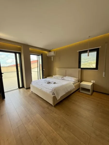 Tirane, shitet 2+1 Kati 5, 150 m² 216.000 € (Elite Palase prane Liqenit te Farkes)