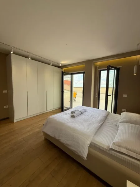 Tirane, shitet 2+1 Kati 5, 150 m² 216.000 € (Elite Palase prane Liqenit te Farkes)