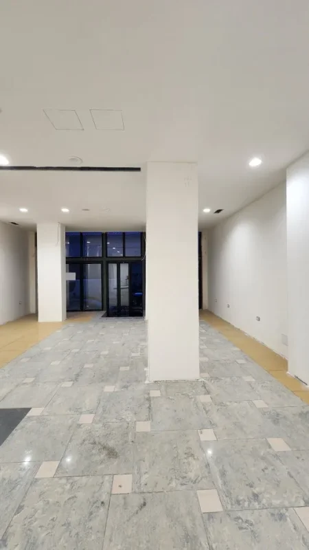 Tirane, jepet me qera ambjent biznesi Kati 0, 1.500 m² 1.500 € (Qender, Rruga Kavajes)