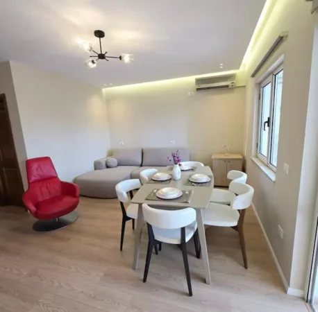 Tirane, jepet me qera apartament+verande | Penthouse 2+1+Ballkon Kati 8, 130 m² 1.300 € (Rr. Ibrahim Rugova, Bllok)