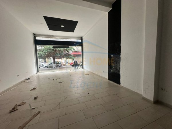 Tirane, jepet me qera ambjent biznesi Kati 0, 63 m² 500 €