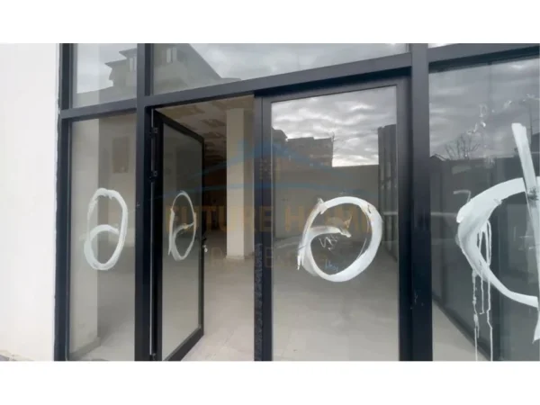 Tirane, shitet ambjent biznesi Kati 0, 147 m² 345.000 €