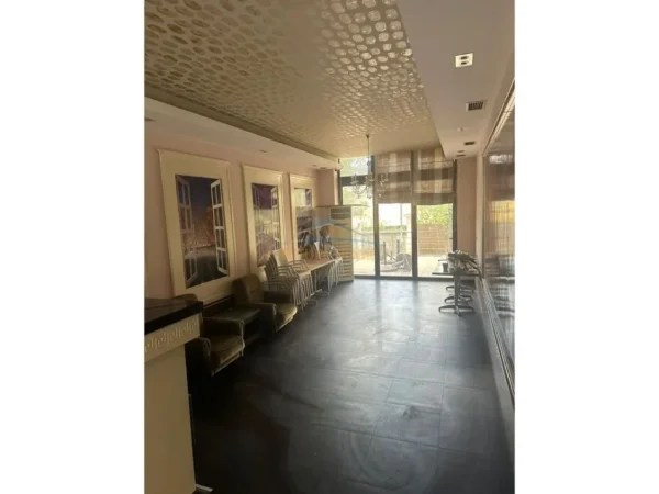 Tirane, shitet ambjent biznesi Kati 0, 68 m² 250.000 € 