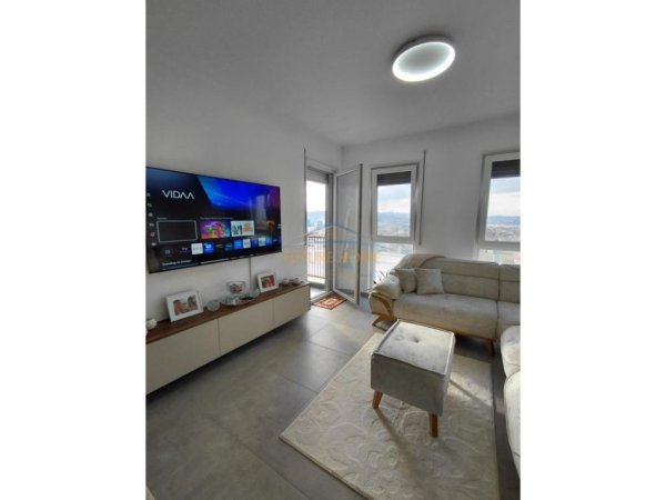 Tirane, jepet me qera apartament Kati 8, 73 m² 600 €