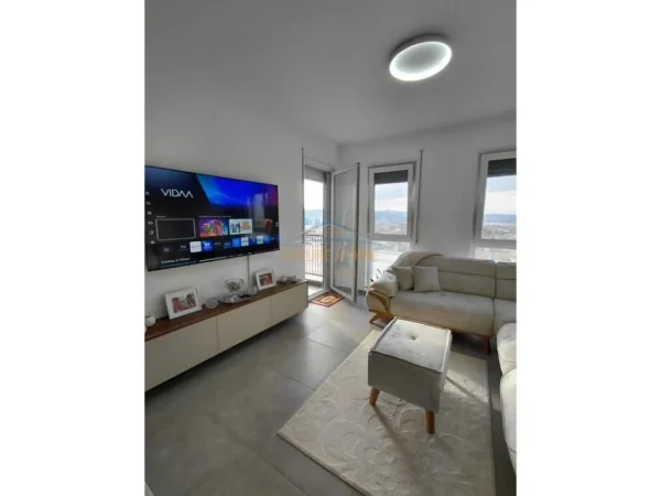 Tirane, jepet me qera apartament Kati 8, 73 m² 600 €