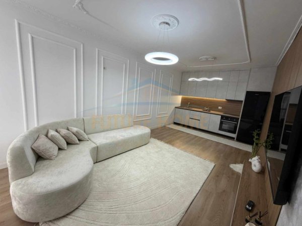 Tirane, shitet apartament Kati 4, 90 m² 168.000 €