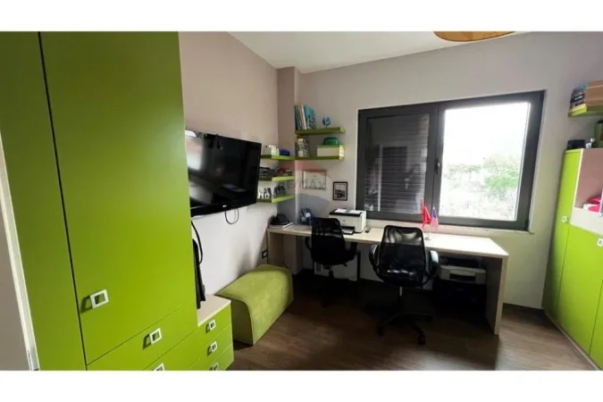 Tirane, jepet me qera apartament 3+1+Ballkon , 125 m² 2.001 € 