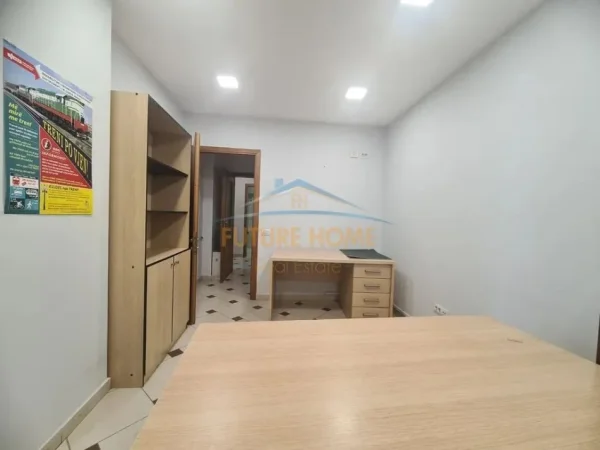 Tirane, jepet me qera zyre Kati 5, 110 m² 1.250 € 
