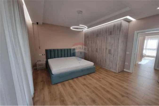Tirane, jepet me qera apartament 3+1+Ballkon , 174 m² 1.801 € 