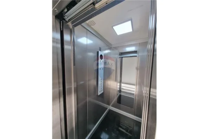 Tirane, jepet me qera apartament 3+1+Ballkon , 174 m² 1.801 € 