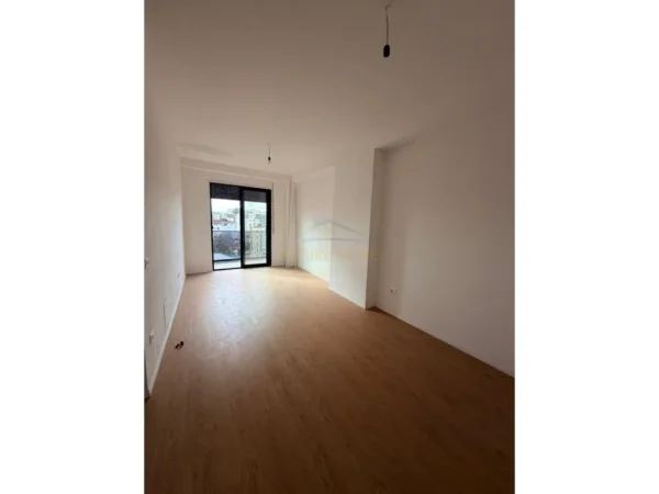 Tirane, jepet me qera apartament Kati 5, 79 m² 700 €