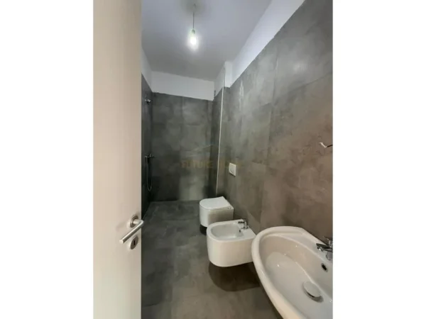 Tirane, jepet me qera apartament Kati 5, 79 m² 700 €