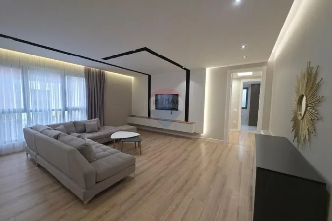 Tirane, jepet me qera apartament 3+1 , 190 m² 2.000 € 